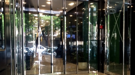 درب اتوماتیک شیشه ای تلسکوپی پروشات‌دُر