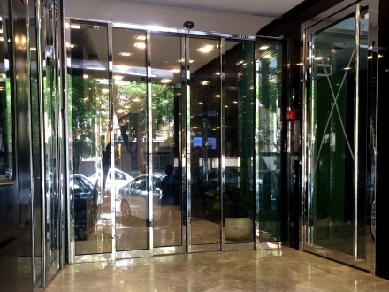 درب اتوماتیک شیشه ای تلسکوپی پروشات‌دُر