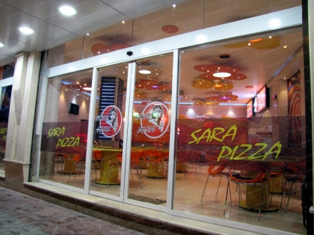 درب اتوماتیک شیشه‌ای پروشات‌دُر پیتزا سارا